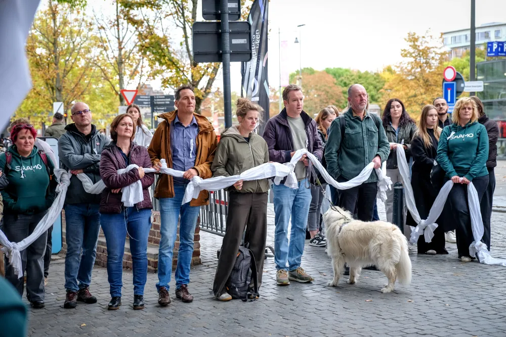 Koorddanseres ontsnapt uit witte knoop als verzet tegen armoede in Hasselt