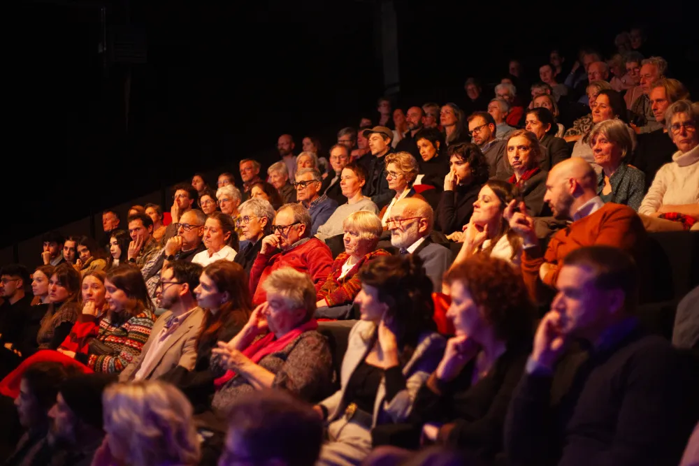 Het publiek tijdens de opening van Ciné Solidair in Hasselt, Cinema Zed